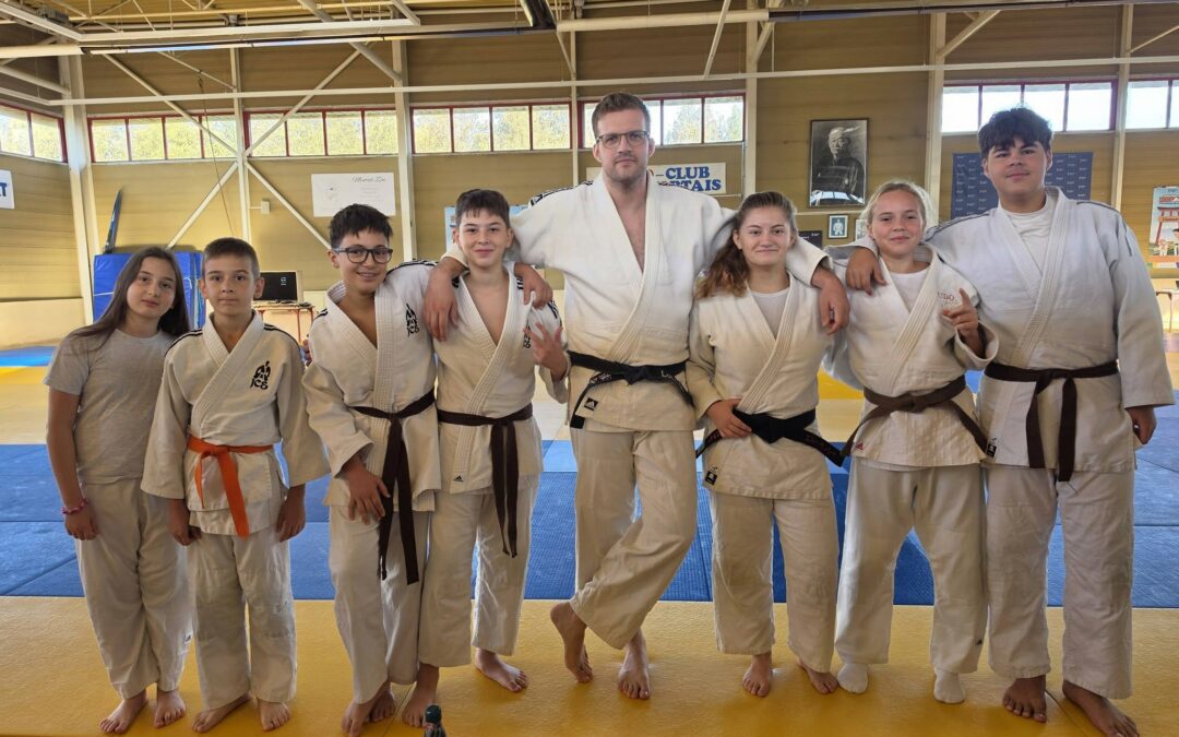 Un joli groupe du club au stage départemental des enseignants et arbitres !!!